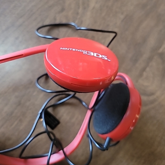 2015 Nintendo Headphones Red in Working condition lightweight School Utility - Picture 2 of 9